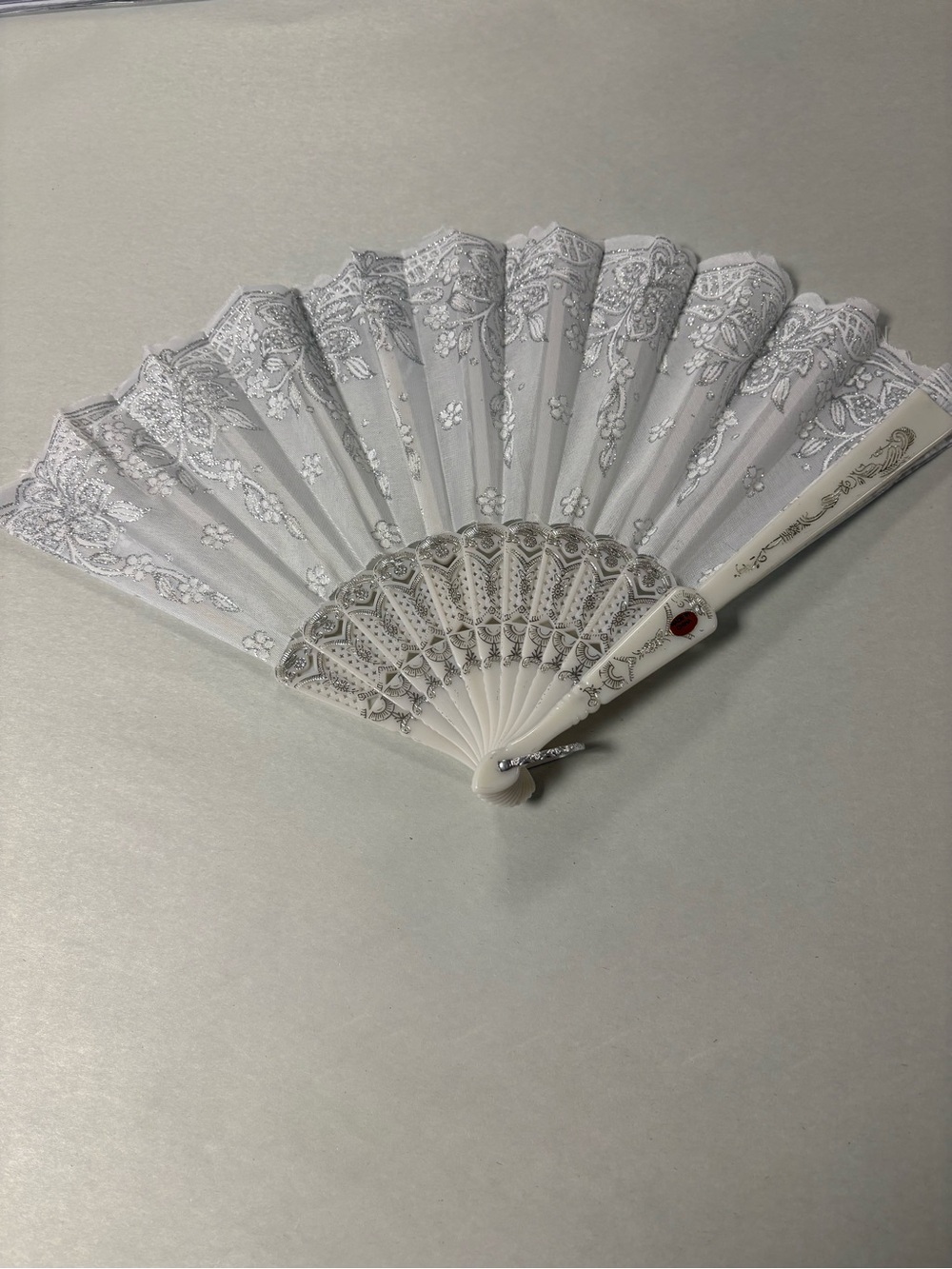 White Lace Folding Hand Fan Floral Pattern Silver Glitter Wedding - Picture 6 of 10